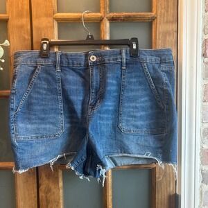 Torrid Denim Shorts Women's‎ Size 20 Blue Frayed Hem Cargo Style Coastal Cowgirl